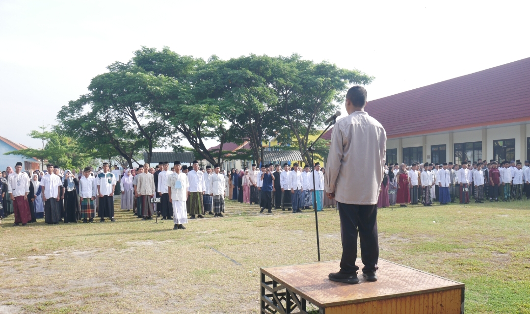 Upacara Memperingati Hari Santri Nasional 2025 SMK NEGERI KABUH