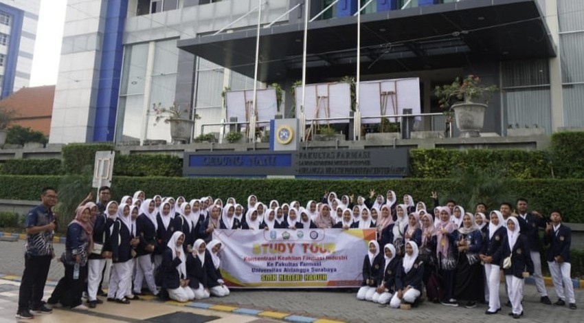 KUNJUNGAN FARMASI INDUSTRI